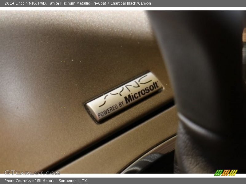 White Platinum Metallic Tri-Coat / Charcoal Black/Canyon 2014 Lincoln MKX FWD