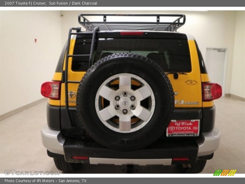 Sun Fusion / Dark Charcoal 2007 Toyota FJ Cruiser