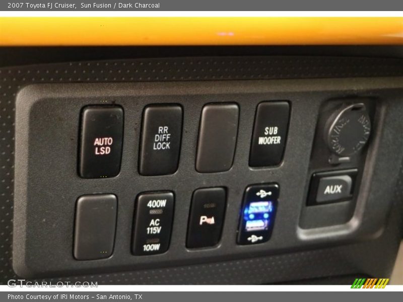 Sun Fusion / Dark Charcoal 2007 Toyota FJ Cruiser