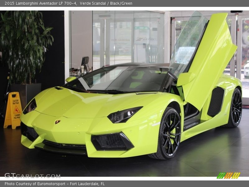 Front 3/4 View of 2015 Aventador LP 700-4