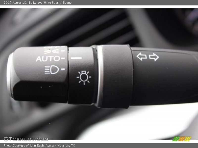 Bellanova White Pearl / Ebony 2017 Acura ILX