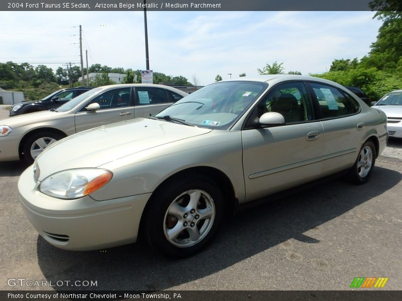 Front 3/4 View of 2004 Taurus SE Sedan