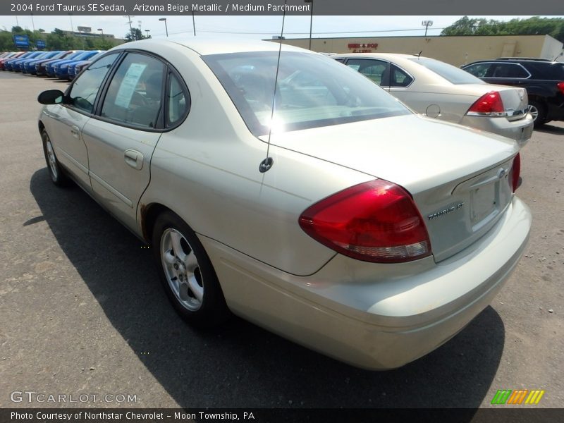 Arizona Beige Metallic / Medium Parchment 2004 Ford Taurus SE Sedan