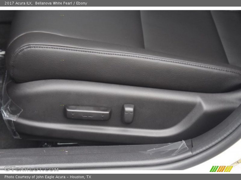 Bellanova White Pearl / Ebony 2017 Acura ILX