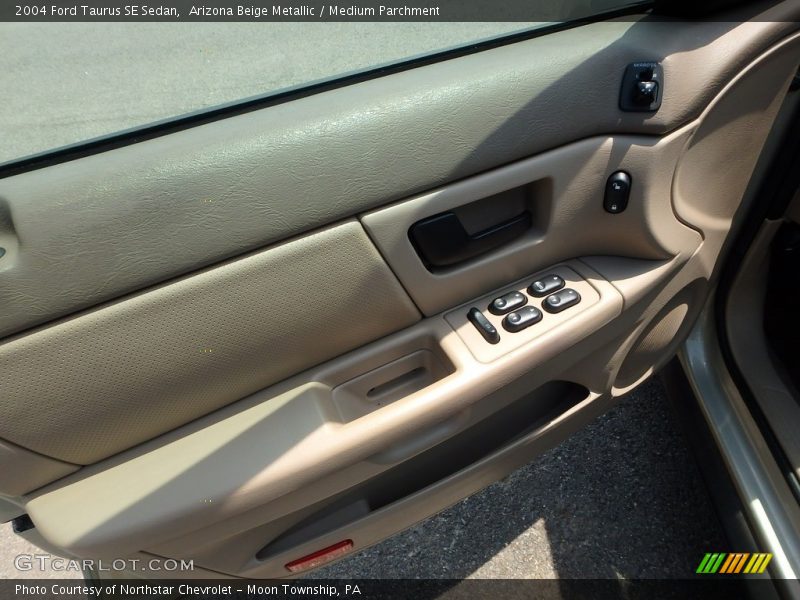 Arizona Beige Metallic / Medium Parchment 2004 Ford Taurus SE Sedan