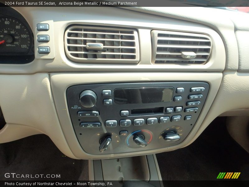 Arizona Beige Metallic / Medium Parchment 2004 Ford Taurus SE Sedan