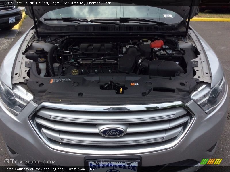 Ingot Silver Metallic / Charcoal Black 2015 Ford Taurus Limited