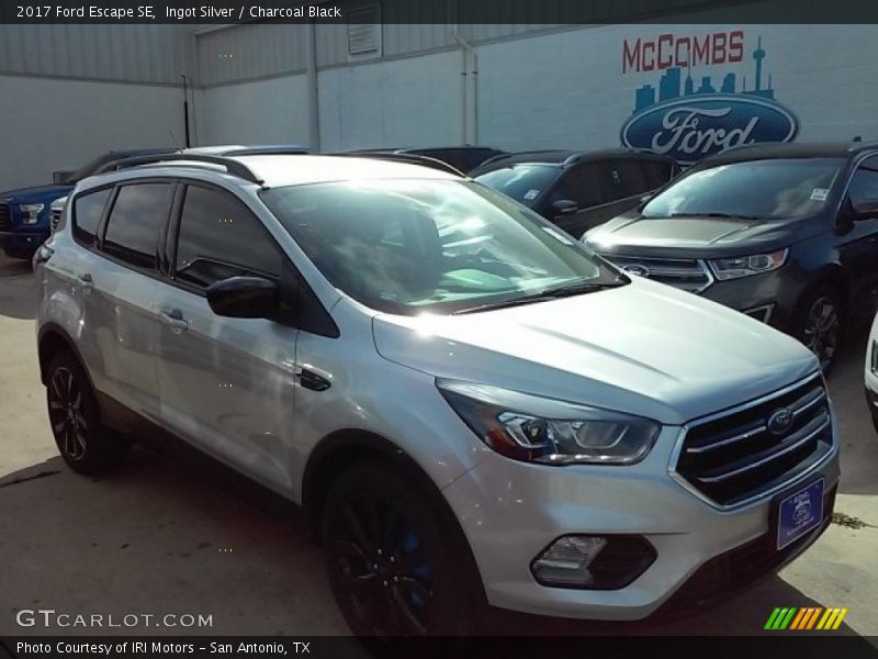 Ingot Silver / Charcoal Black 2017 Ford Escape SE