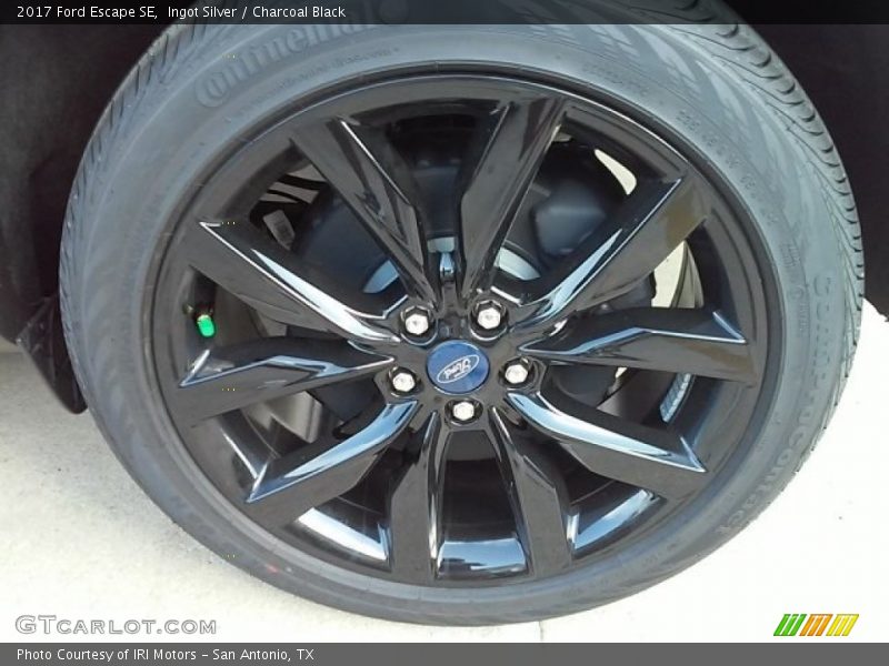 Ingot Silver / Charcoal Black 2017 Ford Escape SE