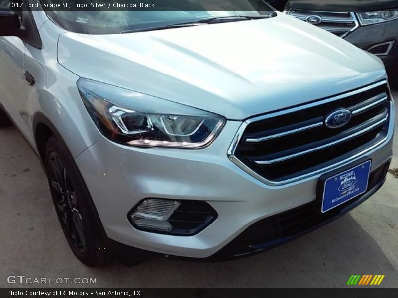 Ingot Silver / Charcoal Black 2017 Ford Escape SE
