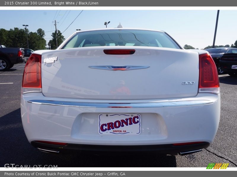 Bright White / Black/Linen 2015 Chrysler 300 Limited