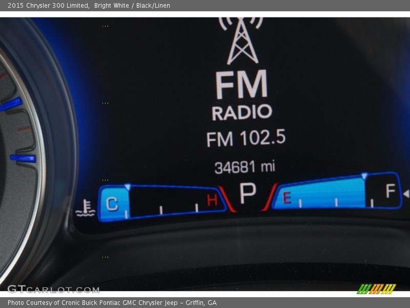 Bright White / Black/Linen 2015 Chrysler 300 Limited