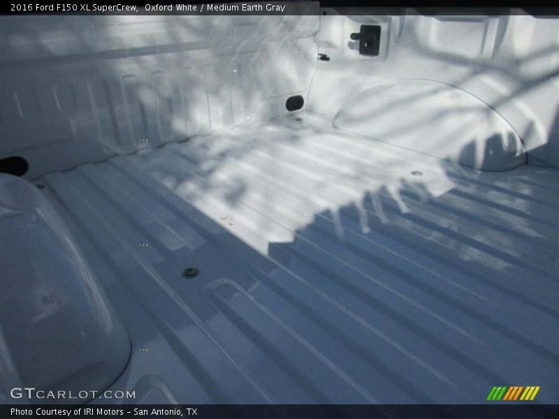 Oxford White / Medium Earth Gray 2016 Ford F150 XL SuperCrew