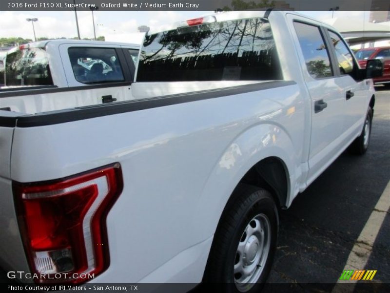 Oxford White / Medium Earth Gray 2016 Ford F150 XL SuperCrew