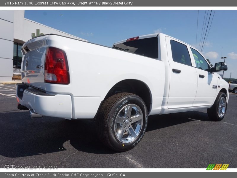 Bright White / Black/Diesel Gray 2016 Ram 1500 Express Crew Cab 4x4