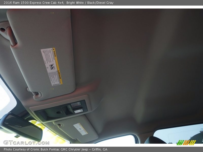 Bright White / Black/Diesel Gray 2016 Ram 1500 Express Crew Cab 4x4