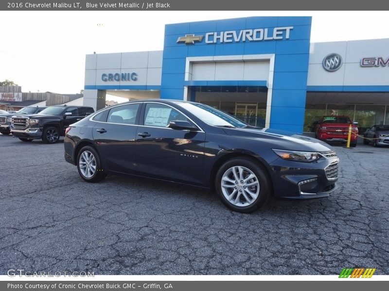 Front 3/4 View of 2016 Malibu LT