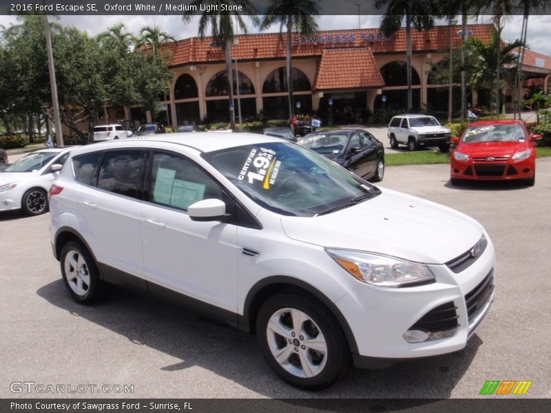 Oxford White / Medium Light Stone 2016 Ford Escape SE