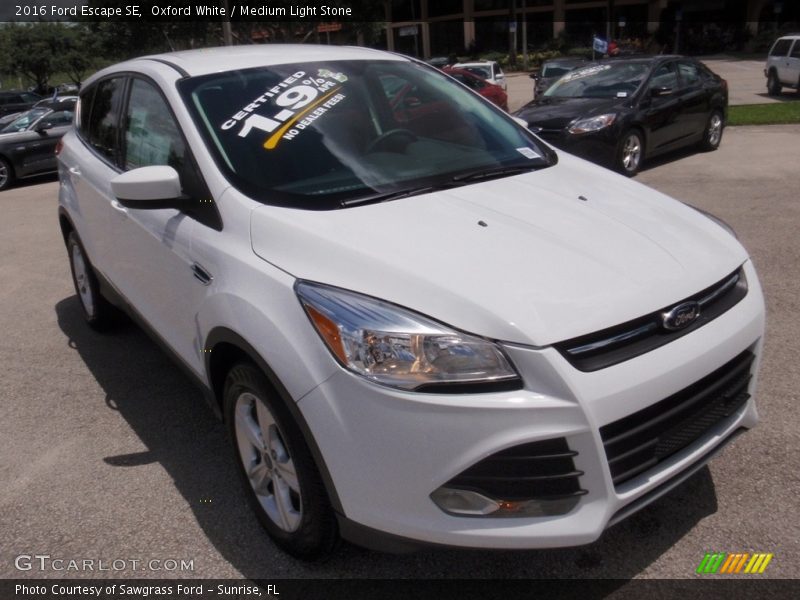 Oxford White / Medium Light Stone 2016 Ford Escape SE