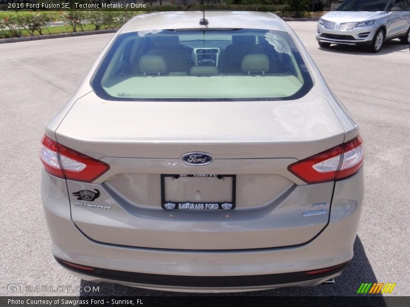 Tectonic Metallic / Dune 2016 Ford Fusion SE