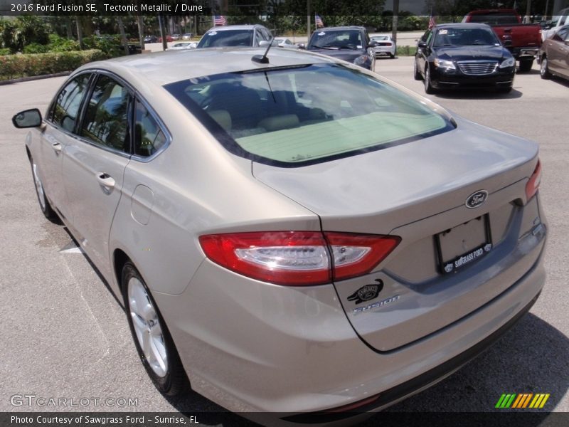 Tectonic Metallic / Dune 2016 Ford Fusion SE