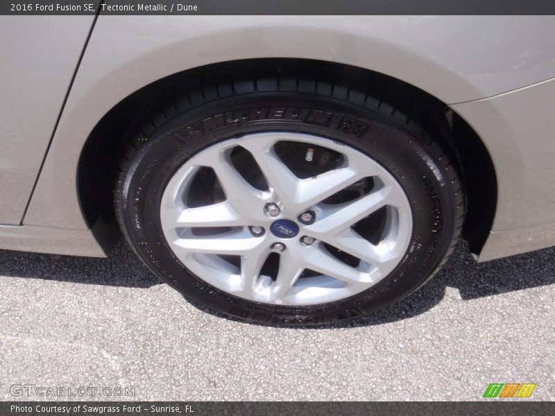 Tectonic Metallic / Dune 2016 Ford Fusion SE