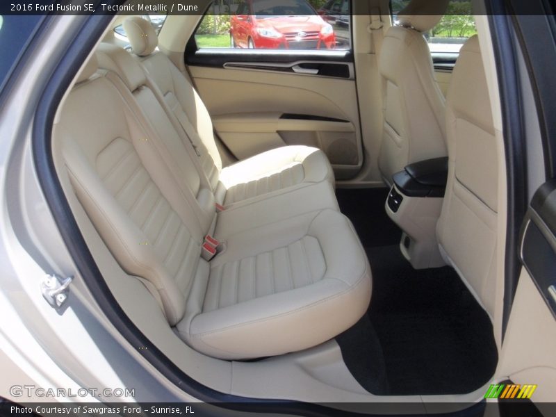 Tectonic Metallic / Dune 2016 Ford Fusion SE