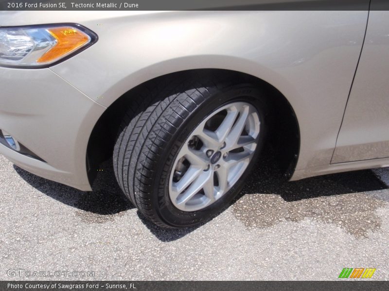 Tectonic Metallic / Dune 2016 Ford Fusion SE
