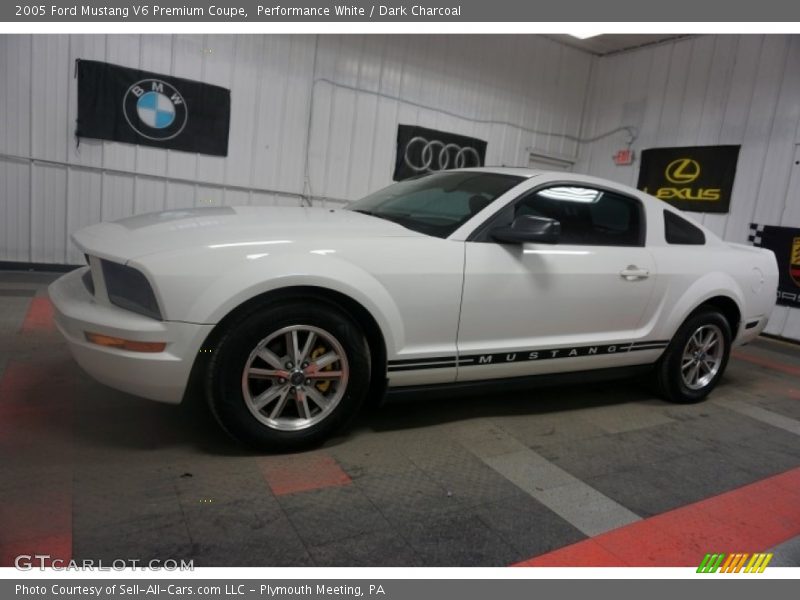 Performance White / Dark Charcoal 2005 Ford Mustang V6 Premium Coupe