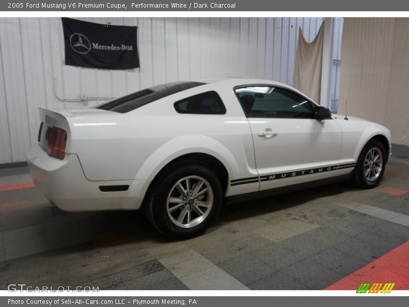 Performance White / Dark Charcoal 2005 Ford Mustang V6 Premium Coupe