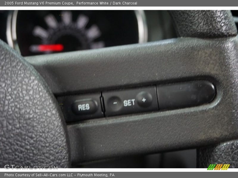 Performance White / Dark Charcoal 2005 Ford Mustang V6 Premium Coupe