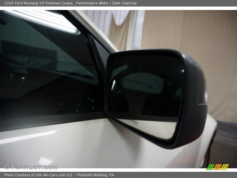 Performance White / Dark Charcoal 2005 Ford Mustang V6 Premium Coupe