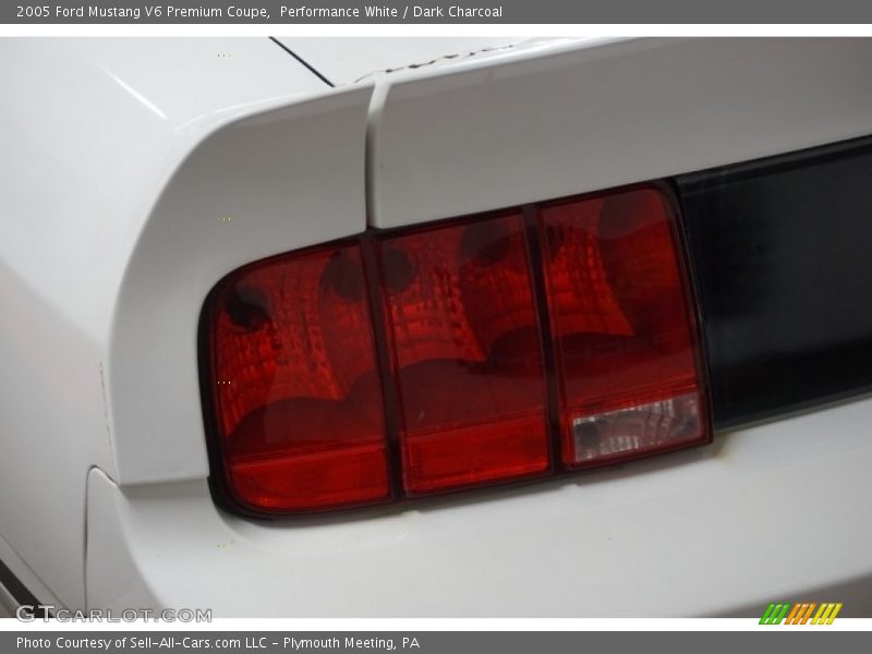 Performance White / Dark Charcoal 2005 Ford Mustang V6 Premium Coupe