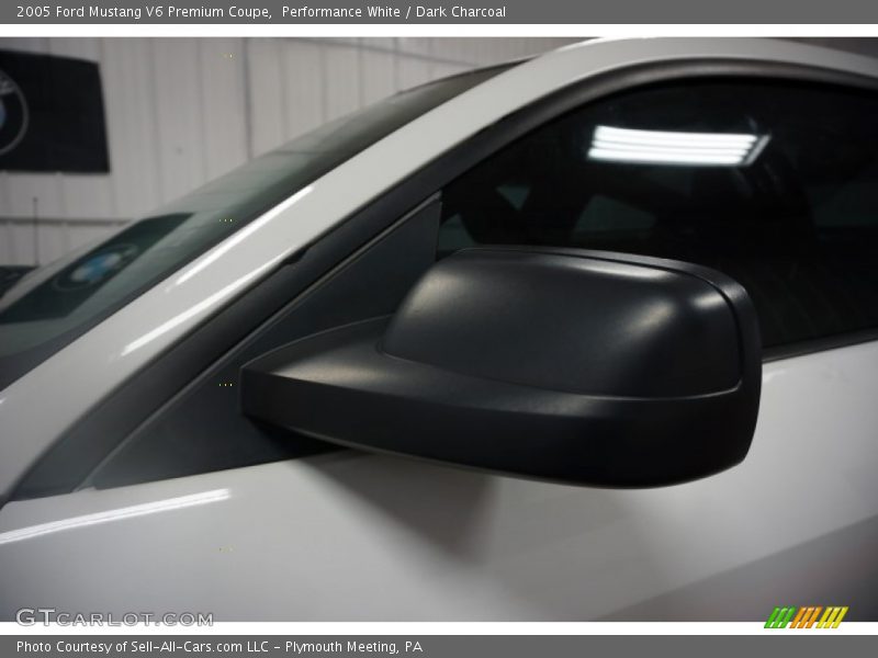 Performance White / Dark Charcoal 2005 Ford Mustang V6 Premium Coupe