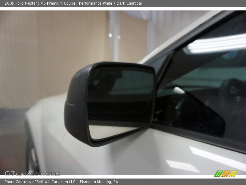Performance White / Dark Charcoal 2005 Ford Mustang V6 Premium Coupe