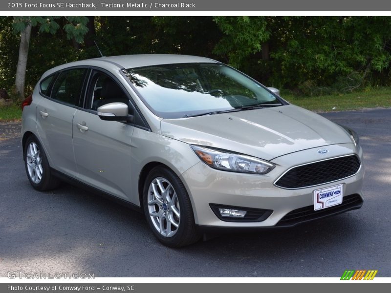 Tectonic Metallic / Charcoal Black 2015 Ford Focus SE Hatchback