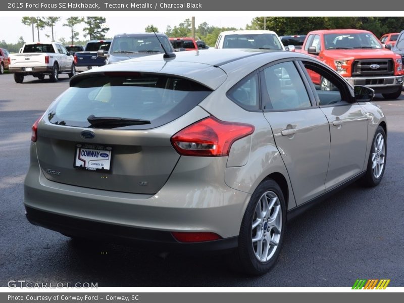 Tectonic Metallic / Charcoal Black 2015 Ford Focus SE Hatchback