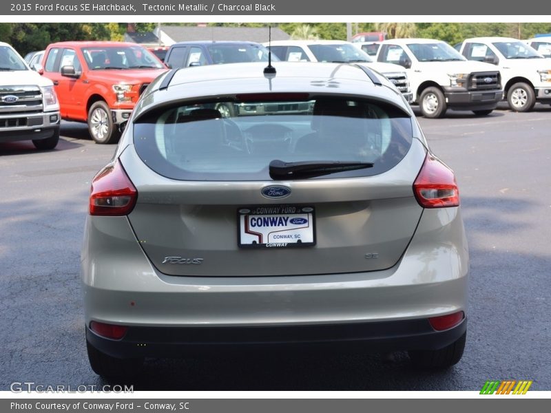 Tectonic Metallic / Charcoal Black 2015 Ford Focus SE Hatchback