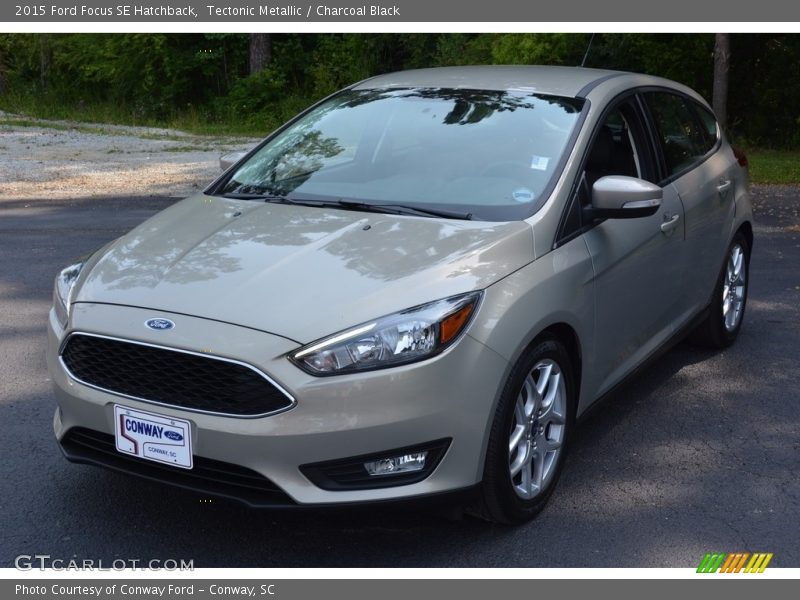 Tectonic Metallic / Charcoal Black 2015 Ford Focus SE Hatchback