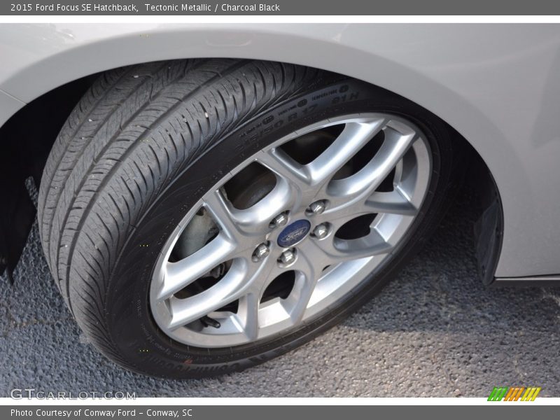 Tectonic Metallic / Charcoal Black 2015 Ford Focus SE Hatchback