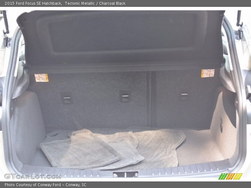 Tectonic Metallic / Charcoal Black 2015 Ford Focus SE Hatchback