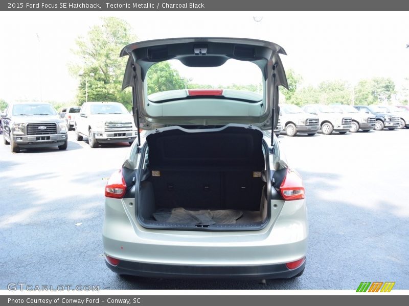 Tectonic Metallic / Charcoal Black 2015 Ford Focus SE Hatchback