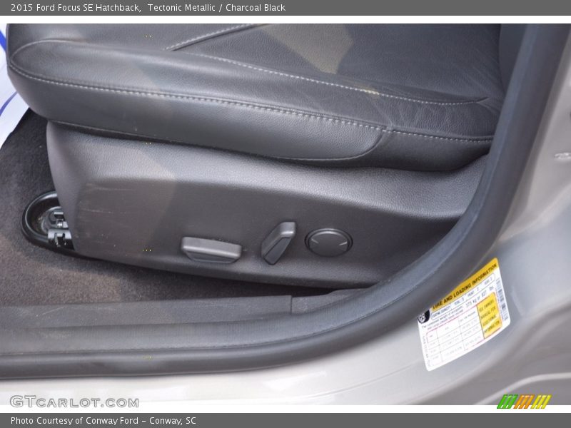 Tectonic Metallic / Charcoal Black 2015 Ford Focus SE Hatchback