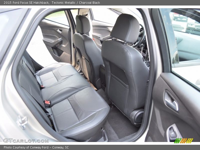 Tectonic Metallic / Charcoal Black 2015 Ford Focus SE Hatchback