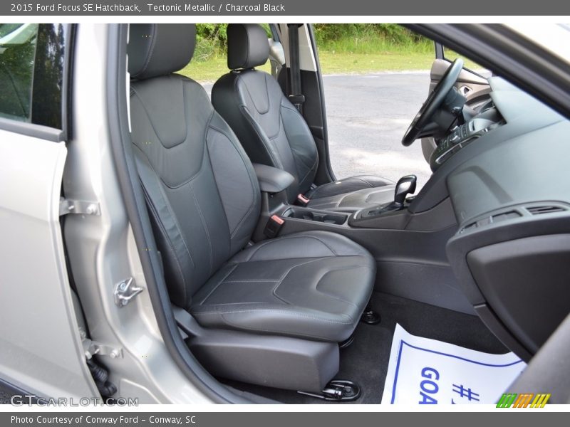 Tectonic Metallic / Charcoal Black 2015 Ford Focus SE Hatchback