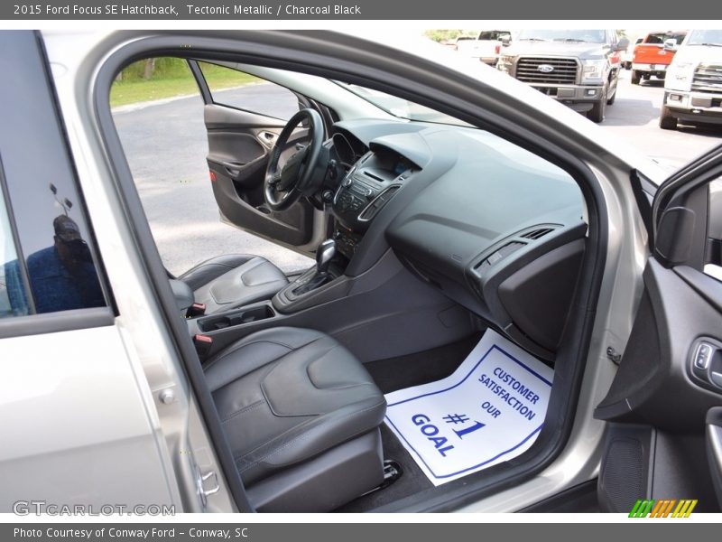 Tectonic Metallic / Charcoal Black 2015 Ford Focus SE Hatchback