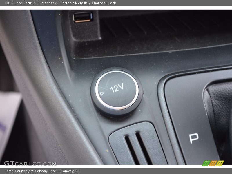 Tectonic Metallic / Charcoal Black 2015 Ford Focus SE Hatchback