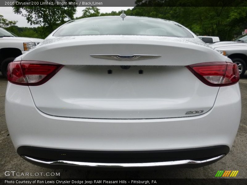 Bright White / Black/Linen 2016 Chrysler 200 Limited