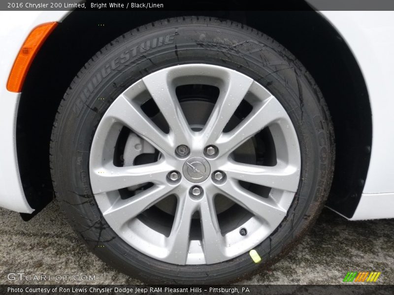 Bright White / Black/Linen 2016 Chrysler 200 Limited