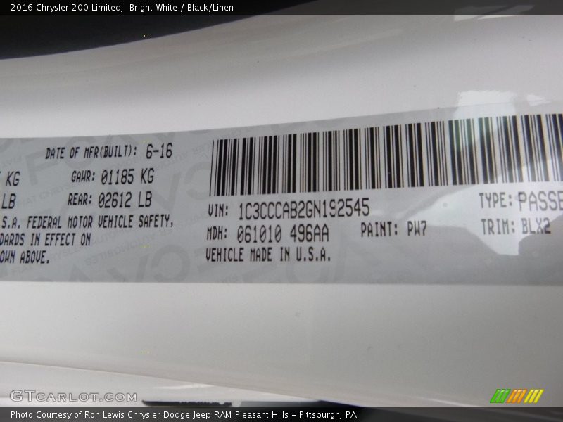 Bright White / Black/Linen 2016 Chrysler 200 Limited